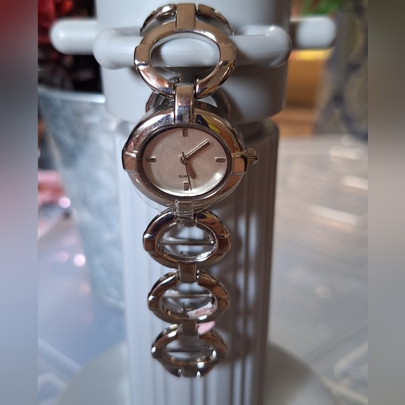 Quartz Silver Chain Link Watch with Extender - Picture 7 of 10